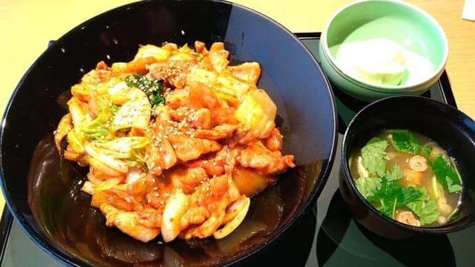 豚キムチ丼(月に一度の贅沢シリーズ)