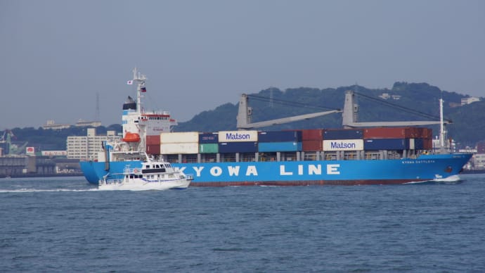 KYOWA CATTLEYA RO-RO/コンテナ船　協和海運　海峡で