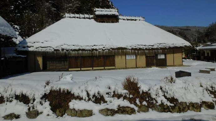 長野大町線沿いの民家