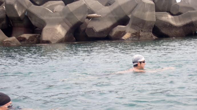 浜当目海岸で水泳訓練
