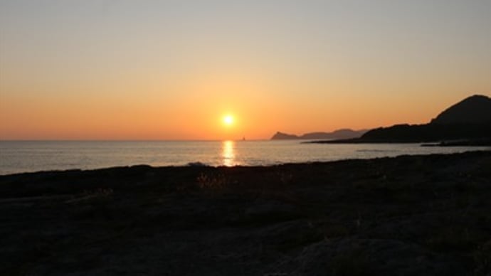 グラデーションカラーの夕日