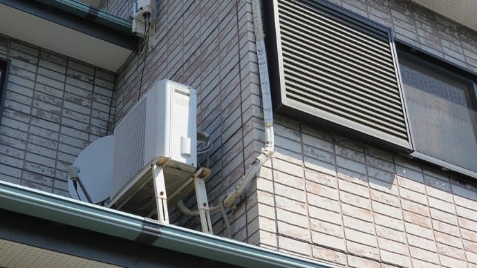 千葉県：船橋市夏見にて、クロス張替によるエアコン取外し工事