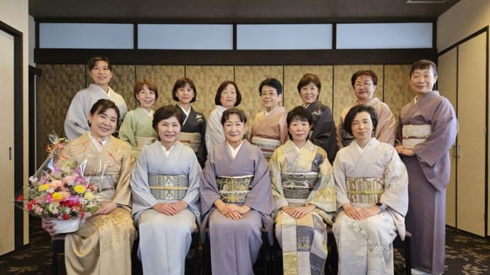 久しぶりの新年会は日本料理「たけむら」に着物姿で13名が揃いました