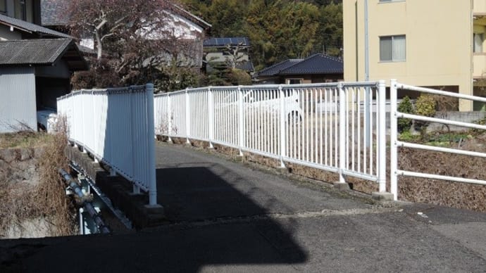 可愛川に架かる中央橋