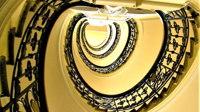 階段紀行・ヨーロッパ　チェコ編①　階段好きになったルーツはプラハ。見上げた螺旋の壮麗な旋回に心が震えた