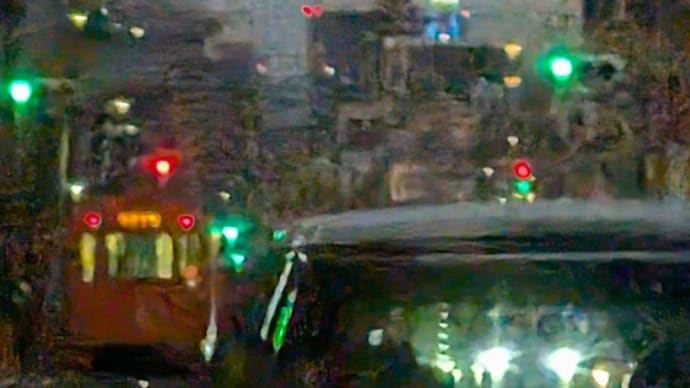 雨上がり、通天閣と路面電車 ショートビデオ♫