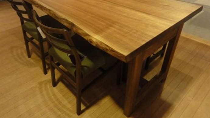 一枚板テーブル（色々）1800㎜ＴＶボード（ウォールナット）2100㎜ソファー（しっかり堅め）をご紹介。一枚板と木の家具の専門店エムズファニチャーです。