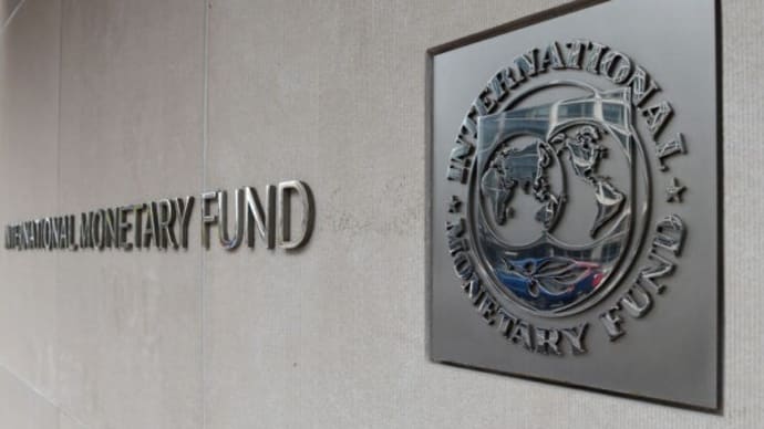 IMFが世界経済見通しを上方修正 米国の強さが牽引 日本の利上げも予測
