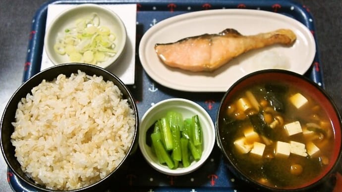 家で朝ご飯（発芽玄米ご飯になめこの味噌汁、焼鮭(時鮭)、納豆、野沢菜漬）（2020年12月9日）