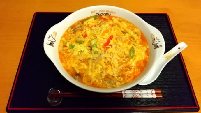 昼食は酸辣湯麺