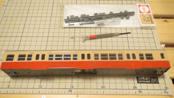 25-Sep-22 キハ35の床板に貴重品の電車用床板Bを使う