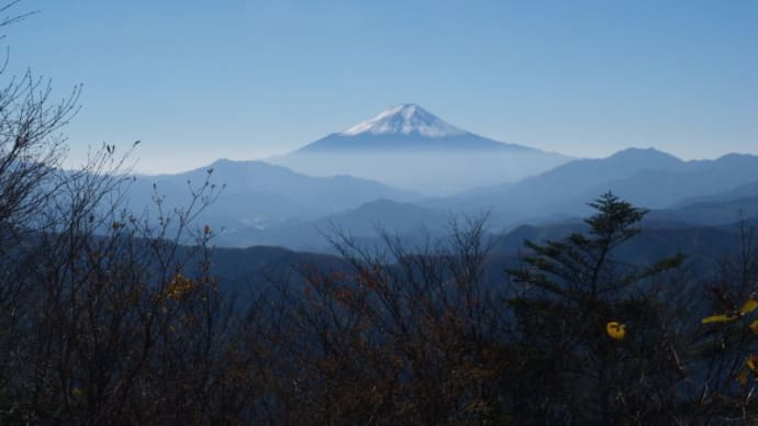 謹賀新年、奥多摩三頭山からの富士山