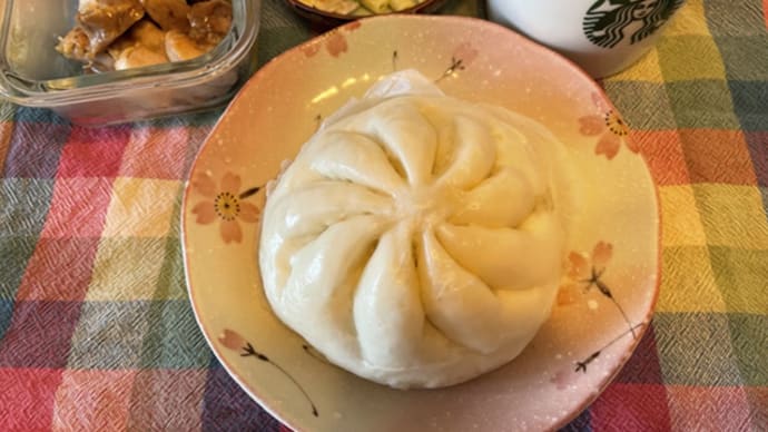 小松菜を食べる猫