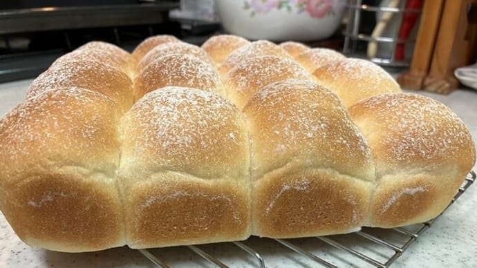 “ちぎりパン”を焼く