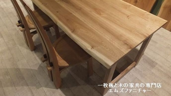 ４６７、お部屋に合わせて、大きさをオーダーできる木のテーブル。質感も良くなるオイル仕上げ。 一枚板と木の家具の専門店エムズファニチャーです。