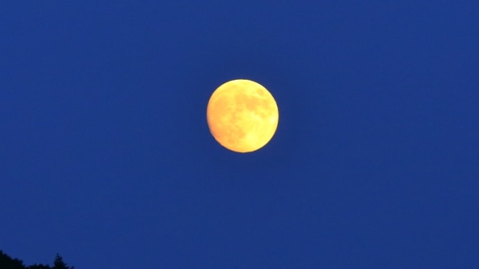 十三夜の月と月光彩雲　2023年10月