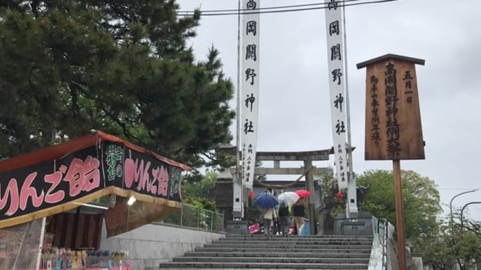 雨で巡行中止の御車山祭