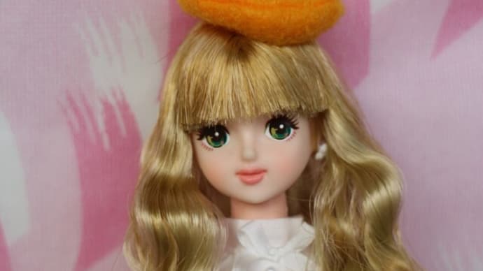 おたのしみドールたまき(金髪)x花柄ウエストギャザーワンピースサイズ替え版