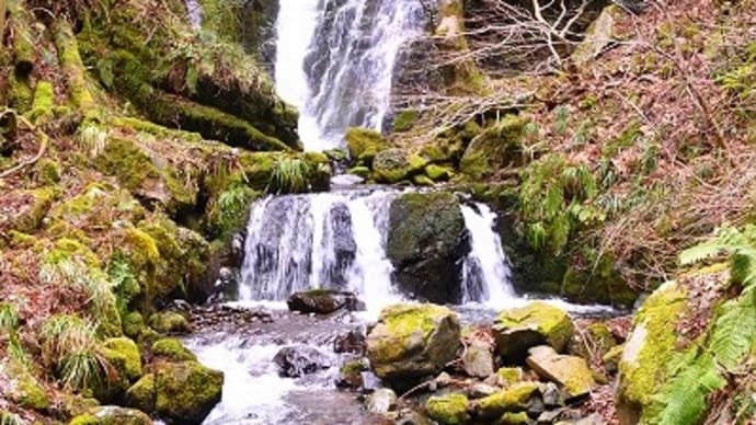  屋敷の滝（岡山県奈義町）