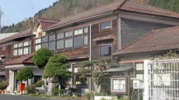 旧湯本小学校とはんざき様 in 岡山県真庭市湯原