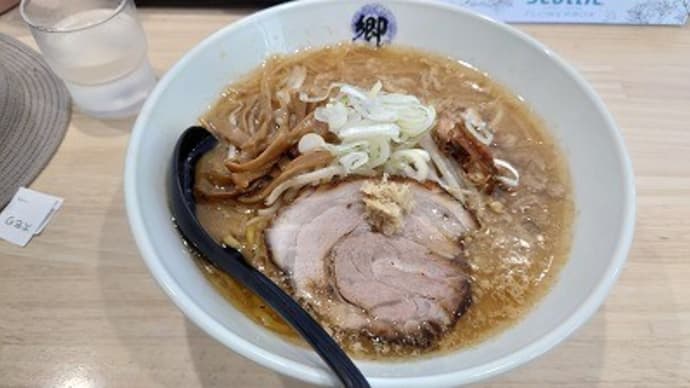 在宅勤務で人気のラーメン屋さんにひょんと入れて晩はソーセージ