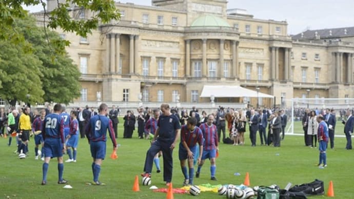 バッキンガム宮殿のサッカーの試合