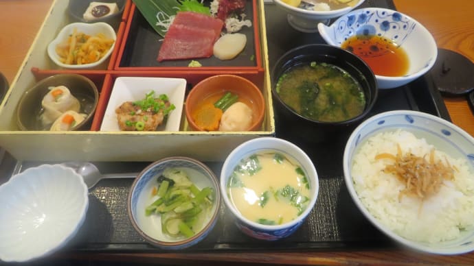 たまにはラーメン以外もブログ掲載致しましょう!和食定食を注文っと!