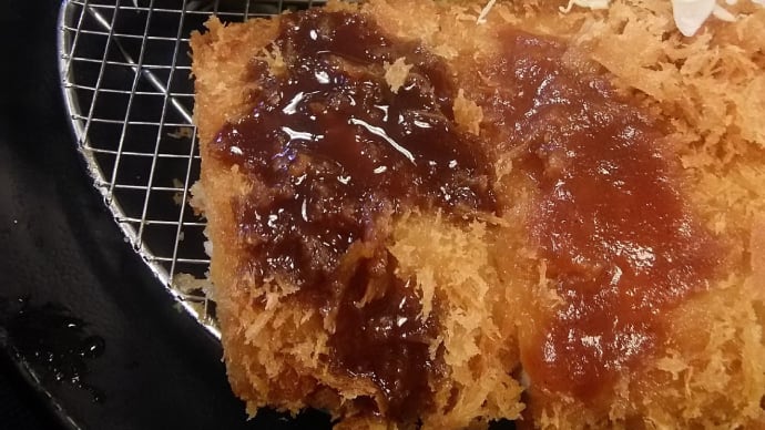 とんかつ、3種のソース味比べ