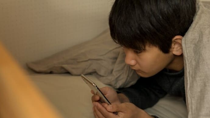 犠牲を厭わない携帯依存症!