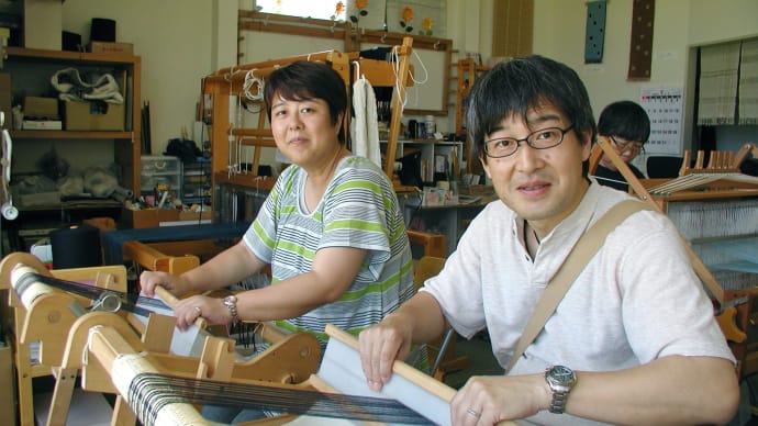 ２人で手織りです　　　　　　　　　　　　竹島クラフトセンター