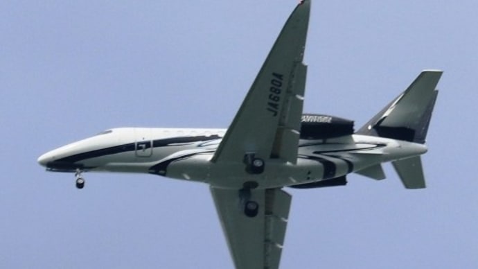 信州をフライトする航空機