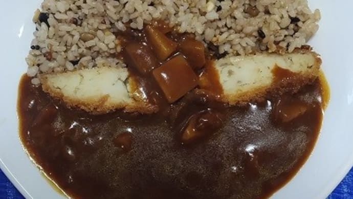 【03/28晩御飯】ジャガイモコロッケカレー、ハウス食品/カリー屋カリー大辛を使ったんだね:D