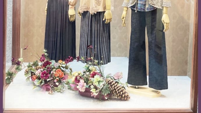 ショーウインドウのお花の模様替え