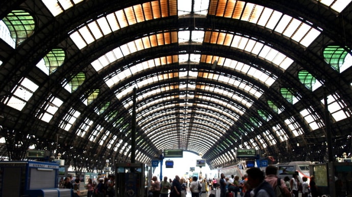 心ふるえる風景　イタリア編㊸　ミラノ中央駅で　人々は出会い、また別れる