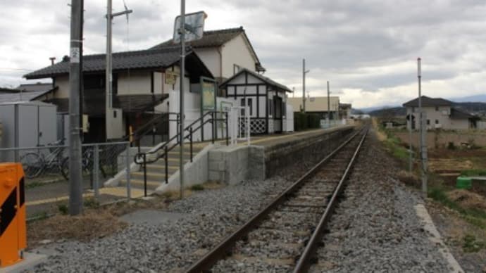 JR東日本 龍岡城駅