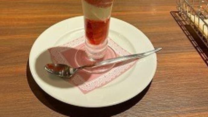 苺パフェ