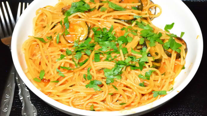 おっさんパスタ 8/9 またまたズッキーニとフレッシュトマトのパスタ 改良版