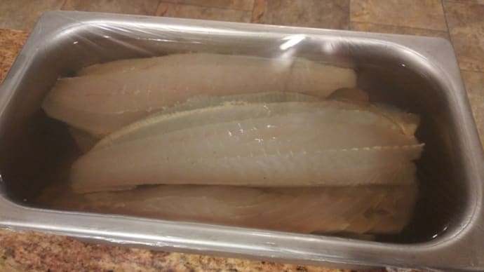 お次は魚の燻製作り☆