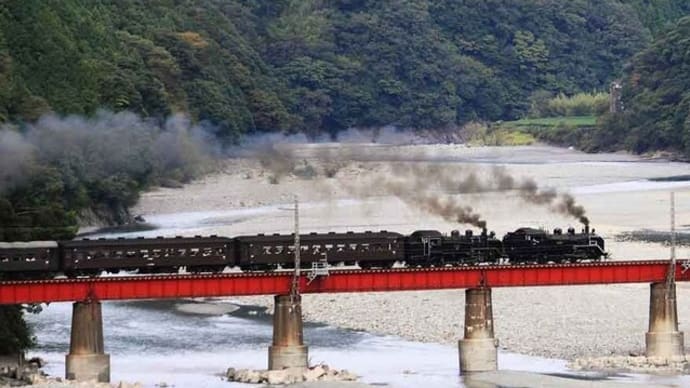 大井川鐵道SLの重連走行(静岡県)