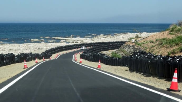★土砂崩れ国道249号　隆起した海岸にバイパス道路が完成