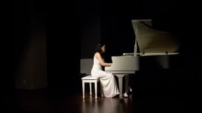 🎹 シューベルト:ピアノ·ソナタ第20&21番:4つの即興曲 🎹 シューベルト遺作に臨むピアニスト河村尚子「あえて上機嫌」な曲の背後に思い巡らす