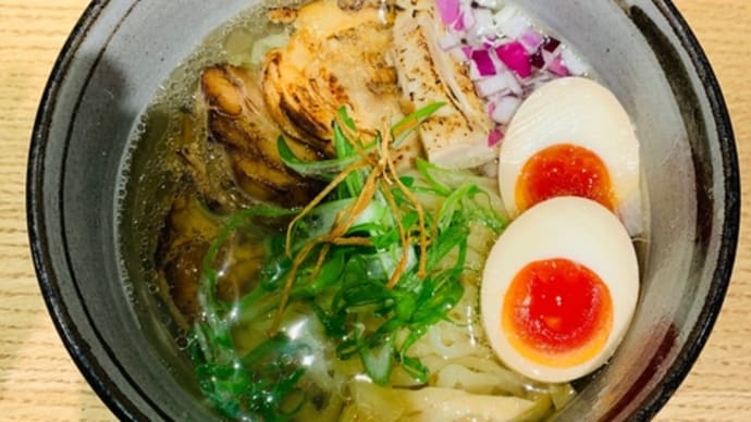 ここの塩ラーメンめっちゃうまい!