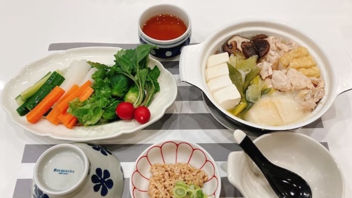 1人鍋とバーニャカウダで夜ごはんと、明日は祝日 ♪