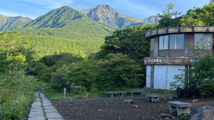 赤岳。真教寺尾根↑県界尾根↓