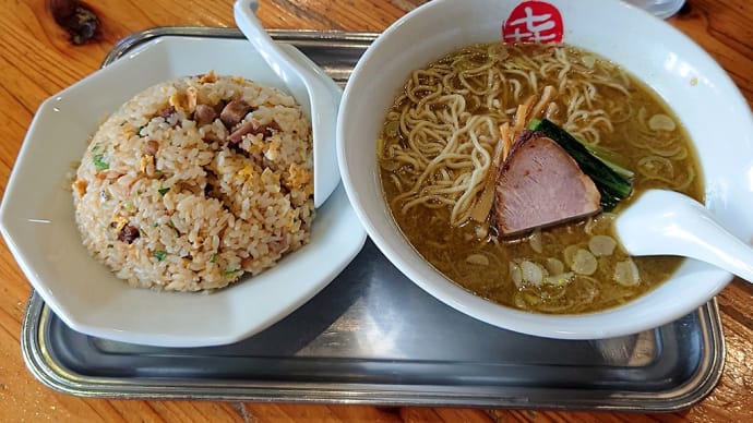 松戸のまるきはチャーハンも美味しいと聞いて、中華そば&チャーハンで満腹です