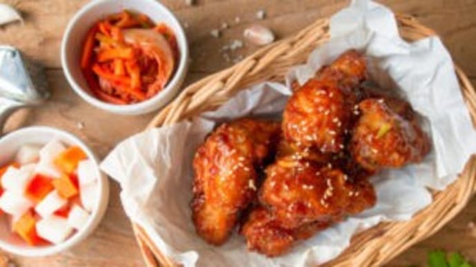 外はカリカリ中はジューシー、韓国フライドチキンは何故おいしい?!