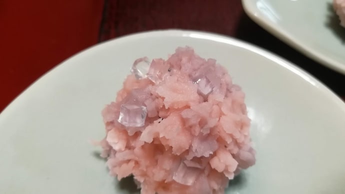 6月のお菓子は アジサイ金団です 頂いたのは花束みたいなお菓子でした
