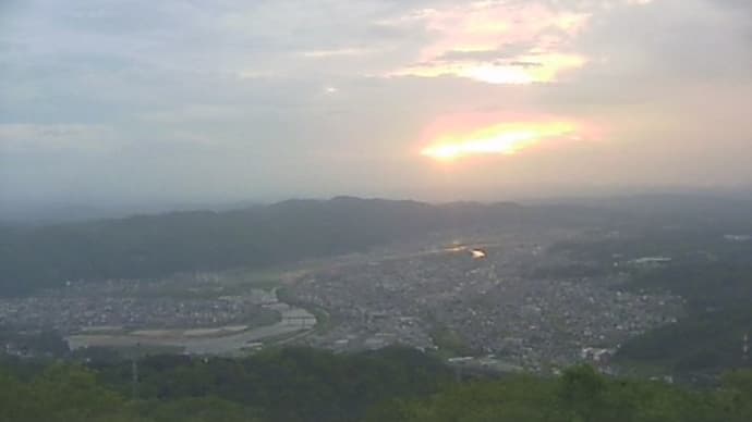 今朝も霧なし、淡い日の出