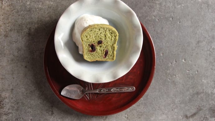 豆乳とお茶のパウンドケーキ風 パン。