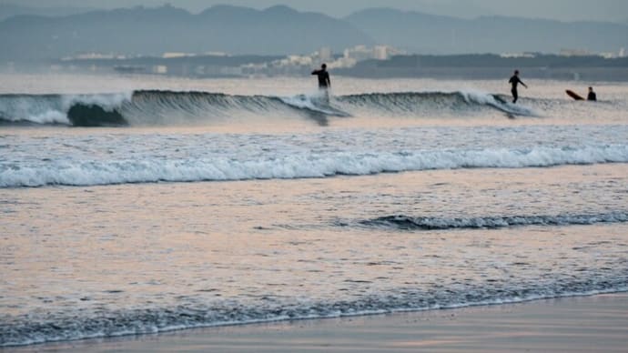 染まる富士【鵠沼海岸】夜明け前、湘南の朝